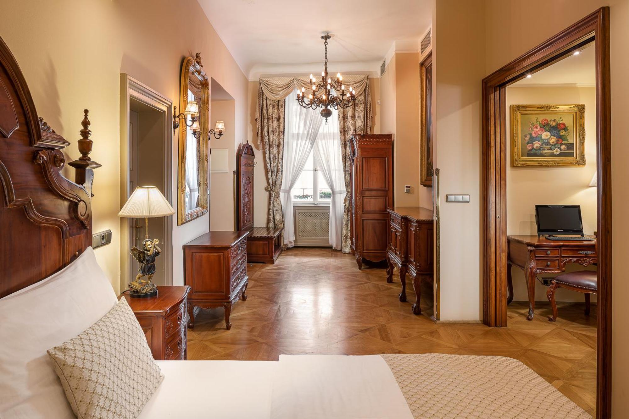 Hotel Iron Gate & By Bhg Prag
